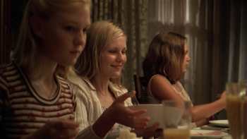 uump4.cc_处女之死/折翼天使 The.Virgin.Suicides.1999.720p.Bluray.x264.DTS-HDC 5.47G